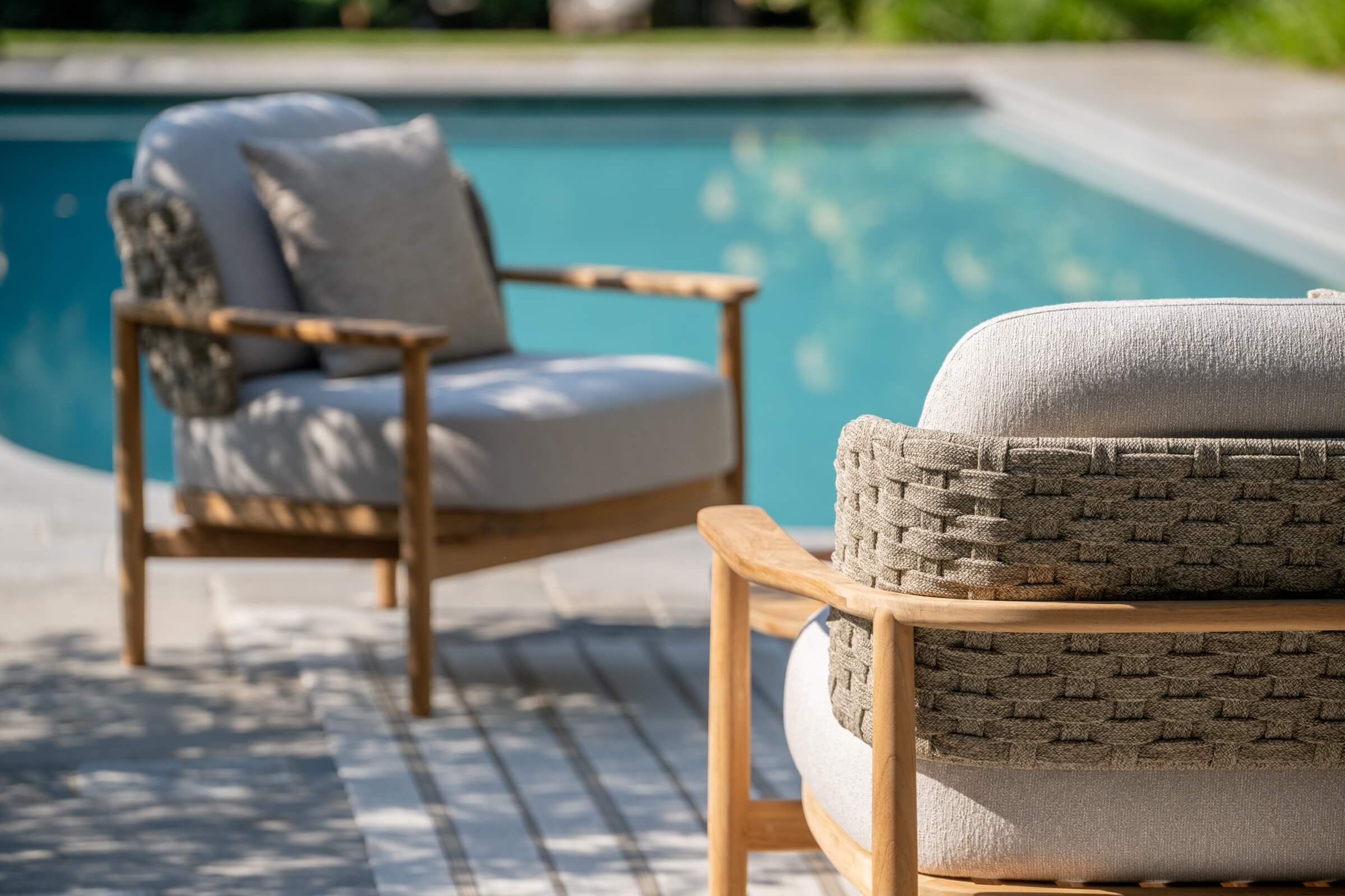 Detail křesel kolekce Boho u bazénu
